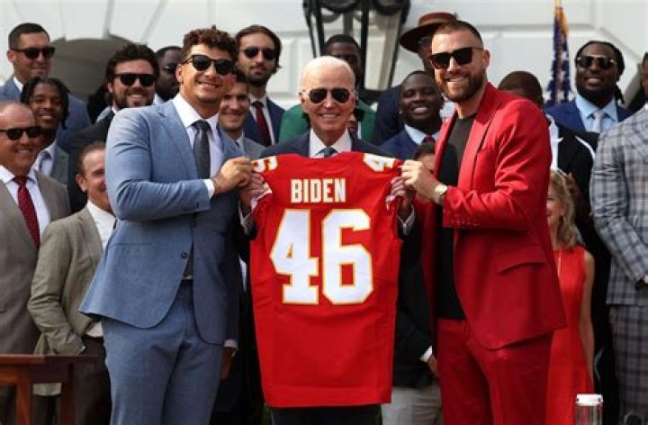 NFL fans brutally roast Travis Kelce's mustache debut at Chiefs