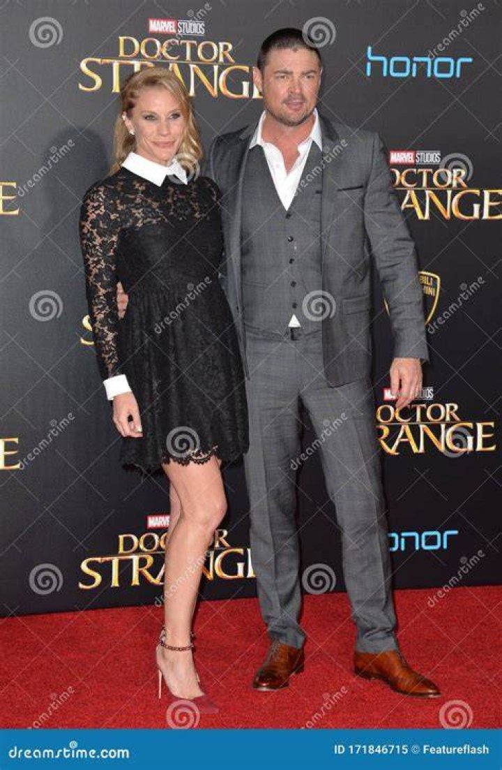 Photo karl urban katee sackhoff couple up for afternoon date 01