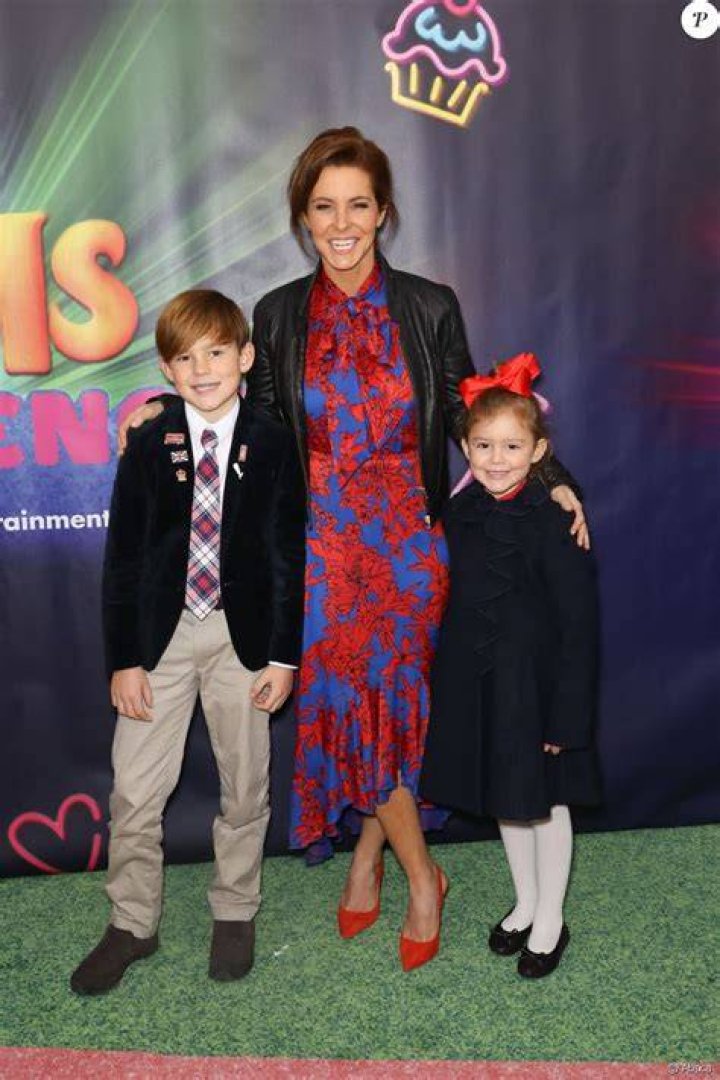Photo Stephanie Ruhle et ses deux enfants assistent &agrave; l'inauguration