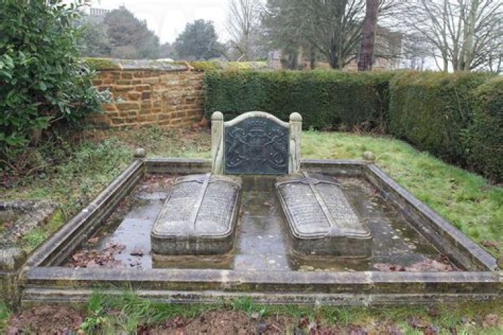 Princess Diana Grave Empty Royal Buried At Family Crypt St. Marys