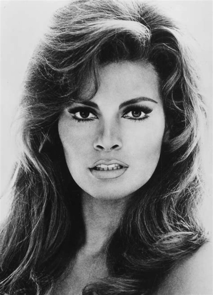 Raquel Welch (HIRES) Raquel welch, Rachel welch, Raquel