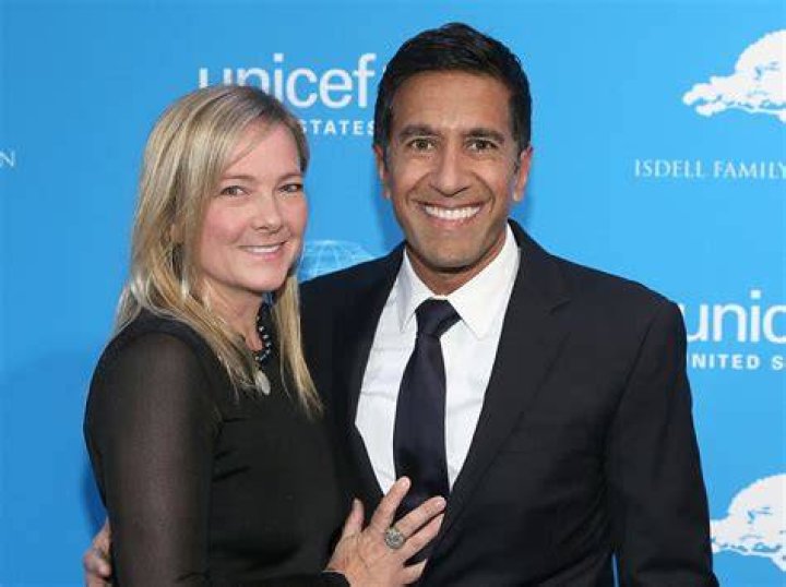 Rebecca Olson (Dr. Sanjay Gupta&rsquo;s Wife) and 3 Daughters famous