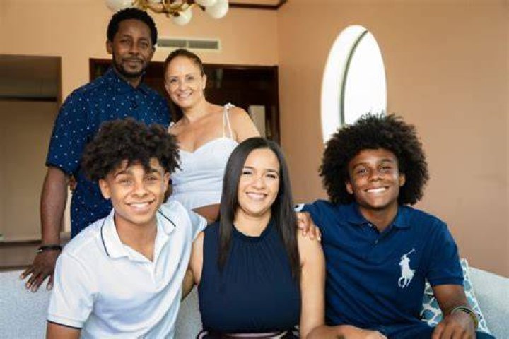 Rebkah Howard Wag who belongs to former NFL player, Desmond Howard