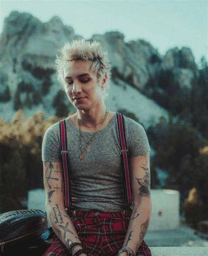 Remington Leith on Instagram &ldquo;Blonde Again!😈&rdquo; Emo Bands, Music Bands