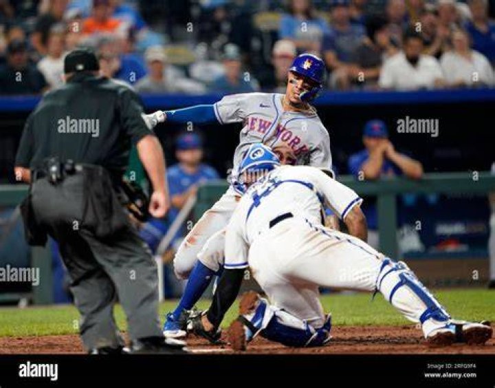Royals catcher Salvador Perez out Sunday, expects Monday return Sports Illustrated