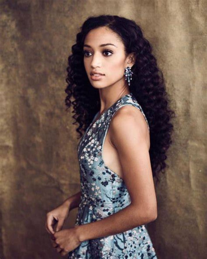 Samantha Logan net worth, age, biography, relationship, wiki, family
