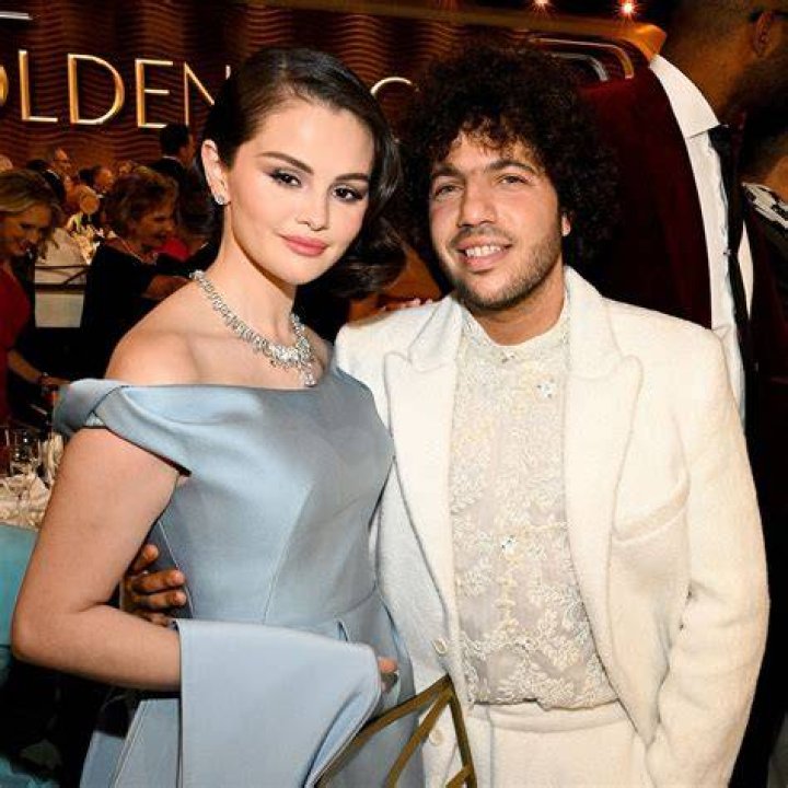 Selena Gomez Movie Date with Pregnant Mom Mandy! Photo 2883386
