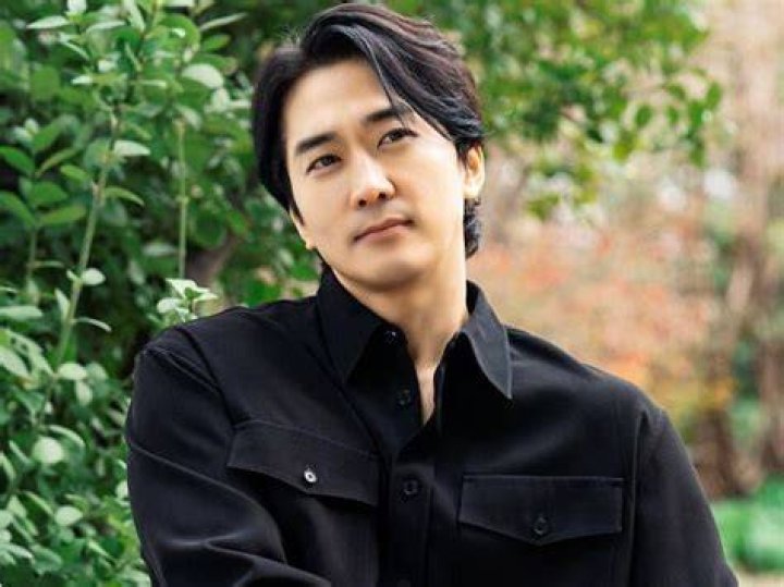 Song Seung Heon toured Korea with Liu Yifei and her mother 8days