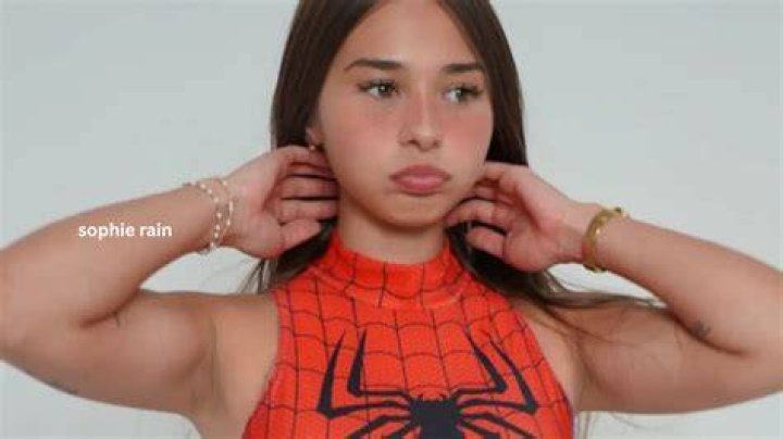 Sophie Rain makes many guys fall in love with her beauty