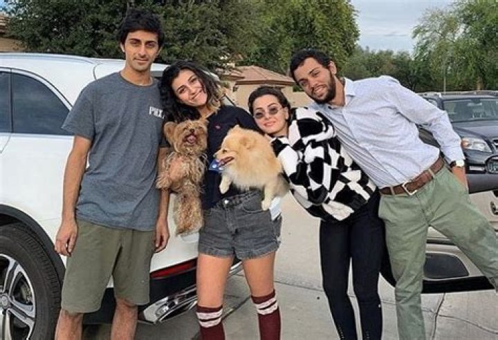 Sssniperwolf family in detail boyfriend, mother, father, siblings