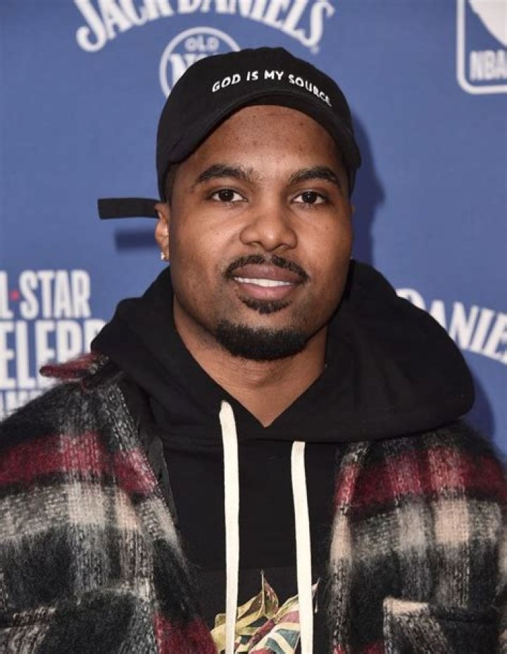 Steelo Brim Mentions Having Dating Affair And Girlfriend On Twitter