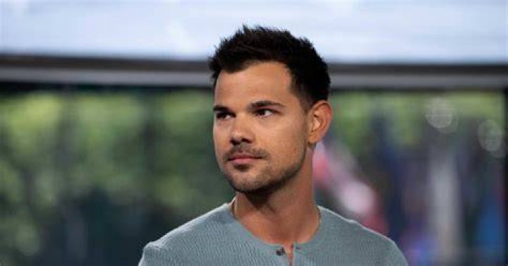 Taylor Lautner Reacts To Speak Now Taylor's Version 'I Feel Safe'