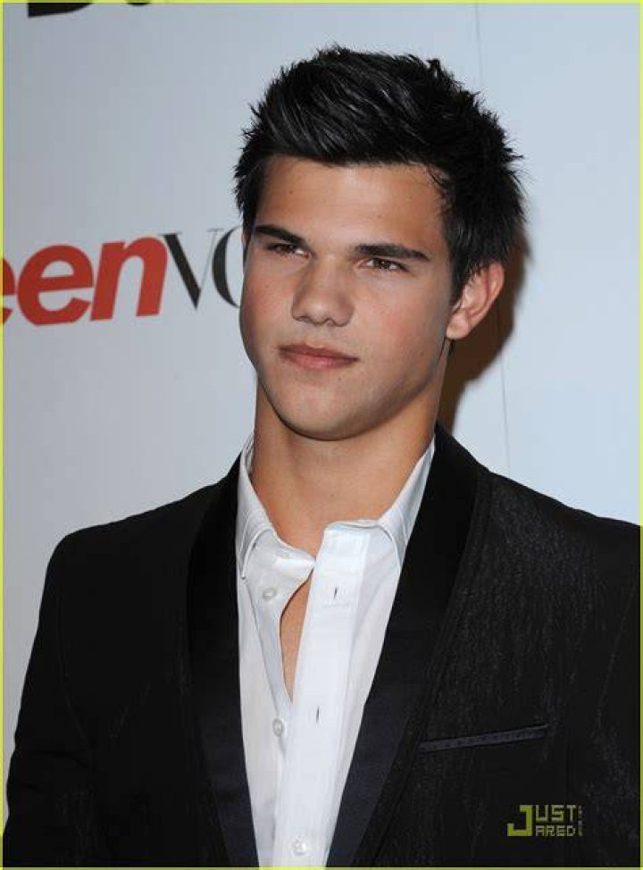 Taylor Lautner Wiki Young, Photos, Ethnicity & Gay or Straight
