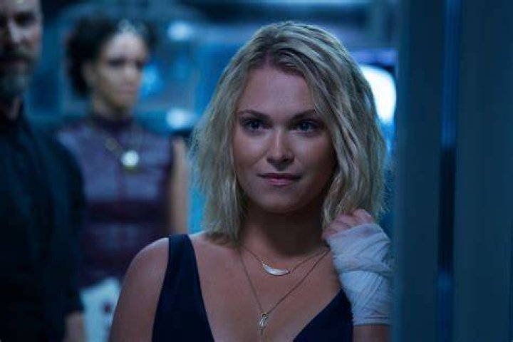 The 100 Eliza Taylor Talks Clarke's Fate and Introducing 'Sociopathic