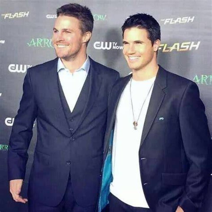 the Amell cousins... beautiful Robbie amell, Stephen amell, Robbie
