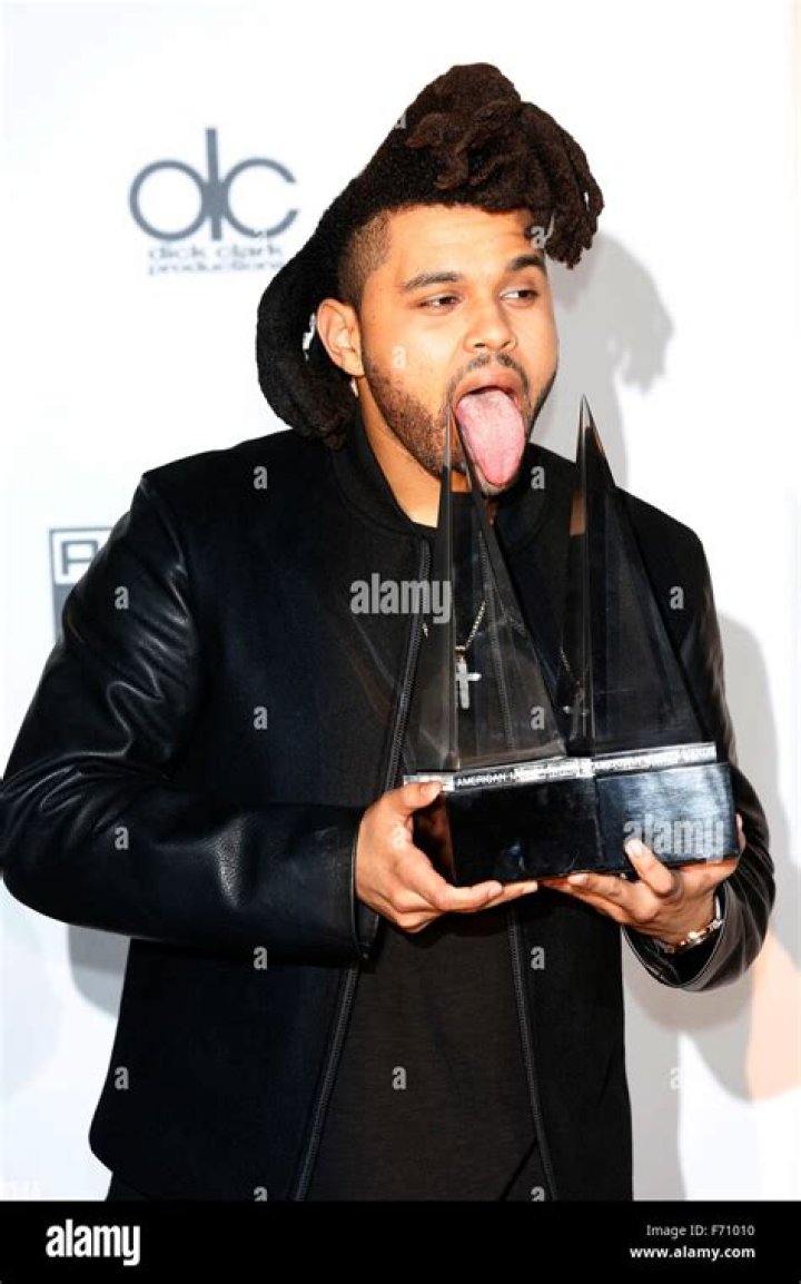 The Weeknd (Abel Tesfaye) Age, Career, Family, Height, Hobbies, Girlfriend, Net Worth & More