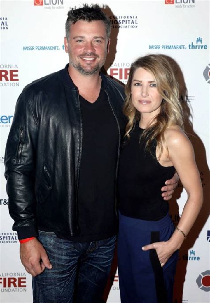 Tom Welling Marries Jessica Rose Lee After 5 Years Together Us Weekly