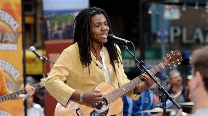 Tracy Chapman Photos of the SingerSongwriter Hollywood Life