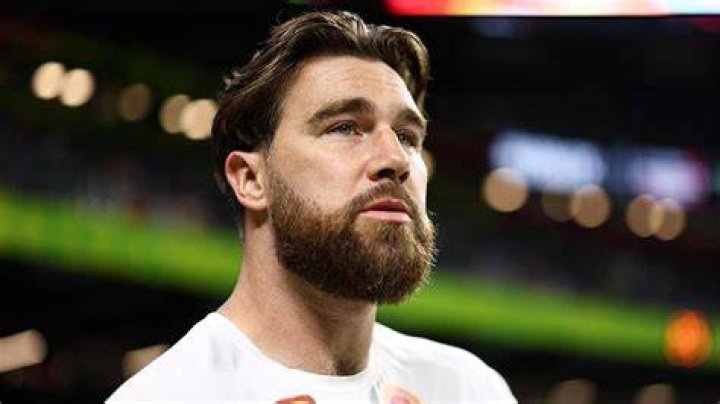 Travis Kelce Age, Net Worth, Girlfriend, Family, Height and Biography