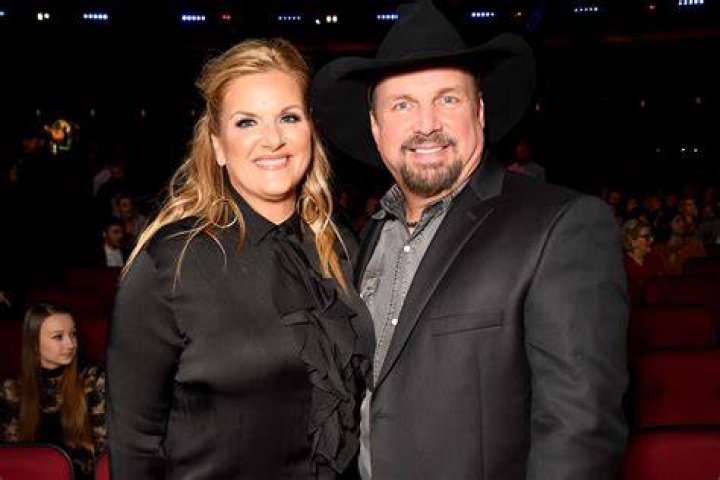 Trisha Yearwood and Garth Brooks Perform 'Imagine' At Former First Lady