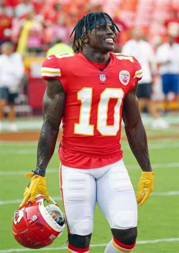 Tyreek Hill’s Net Worth, Height, Age, & Personal Info Wiki The New