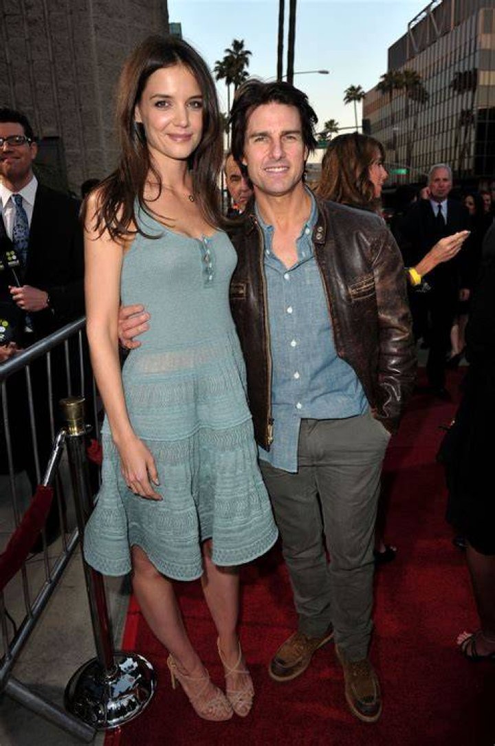 Unveiling The Height Of Hollywood Starlet: How Tall Is Katie Holmes?