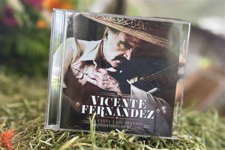 Vicente Fern&aacute;ndez nuevo disco M&aacute;s rom&aacute;ntico que nunca