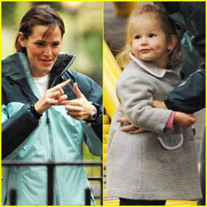 Violet Affleck. Dimples! Celebrity kids, Celebrity families, Dimples