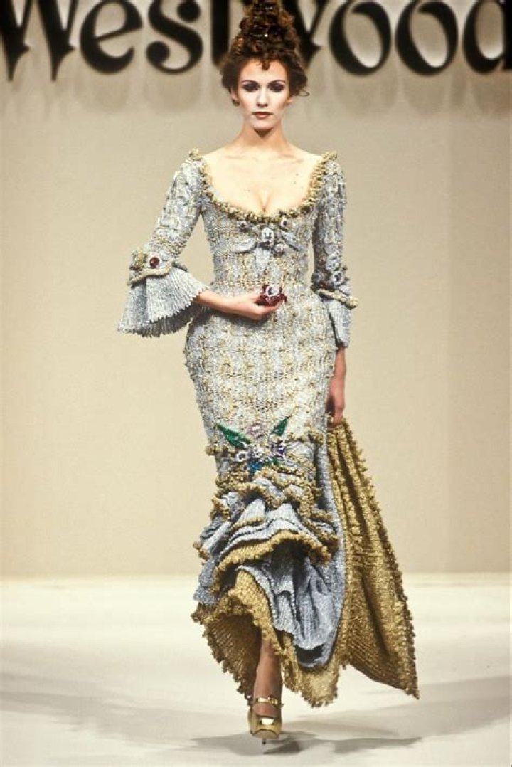 Vivienne Westwood d&eacute;voile deux nouvelles collections de robes de mari&eacute;e