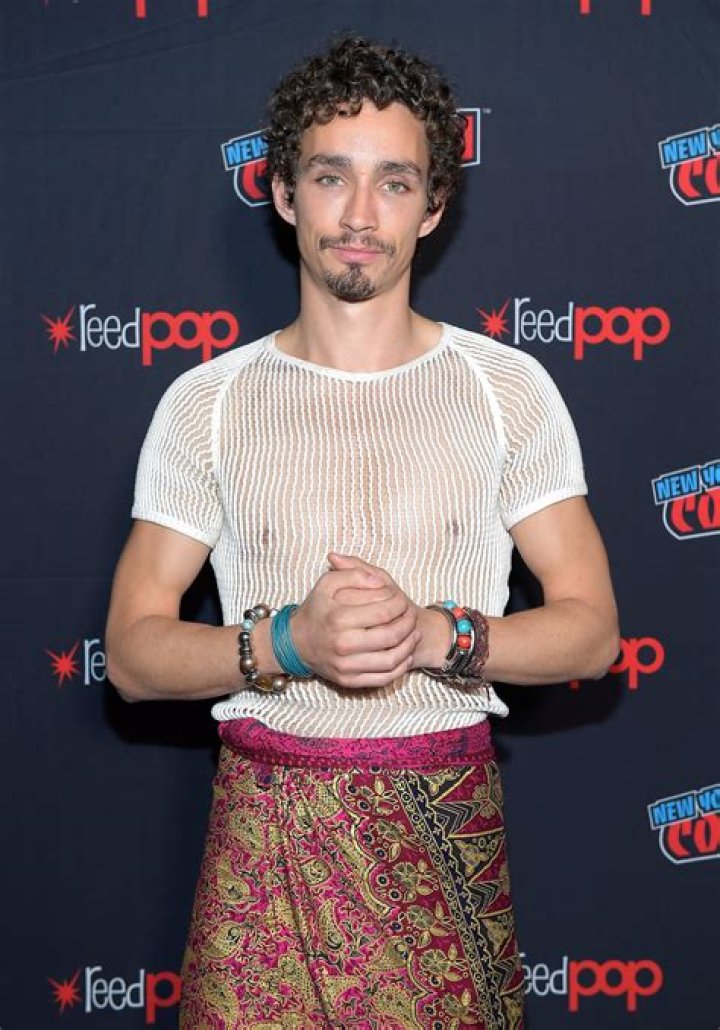 What is Robert Sheehan's sexuality? ABTC