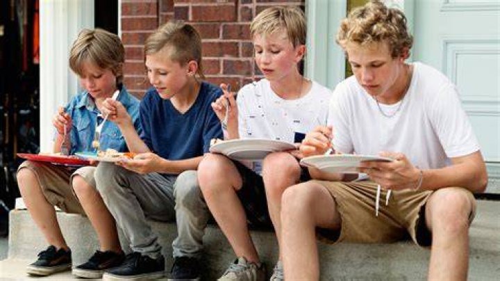 What time do kids get out of school in Russia?