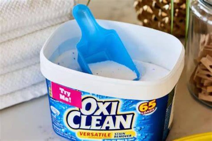 Which is better baking soda or OxiClean?