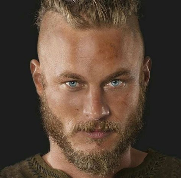 Who Plays Ragnar Lothbrok? Unveiling The Actor Behind The Viking Legend
