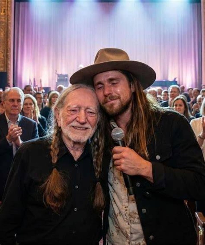 Willie Nelson&rsquo;s Son Lukas Performs His Father&rsquo;s Ballad &lsquo;Always On My Mind&rsquo;