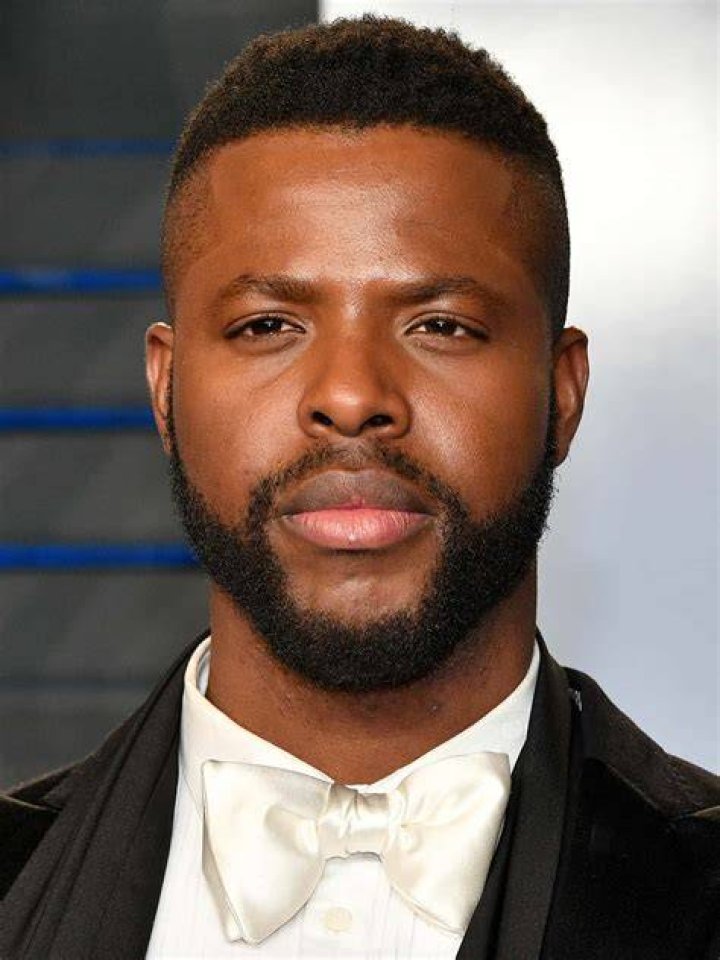Winston Duke public&oacute; una foto de gimnasio muscular en Instagram